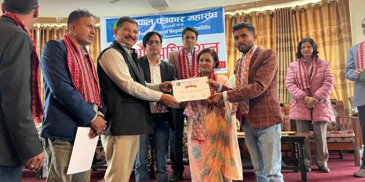 आर्थिक लेखक तथा पत्रकार रिसव गौतम सम्मानित