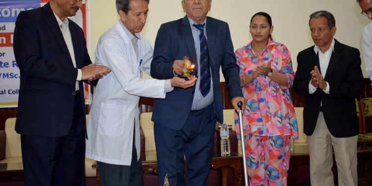 नेपाल मेडिकल कलेजका विद्यार्थीलाई अभिमुखीकरण