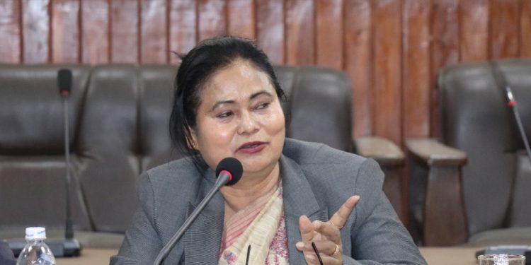 कर्मचारीलाई अर्थपूर्ण काम गर्न मन्त्री  चौधरीको निर्देशन