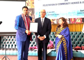 व्यवसायी दयानिधि सापकोटा लण्डनमा सम्मानित  