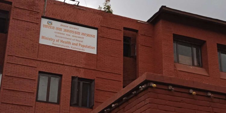 स्वास्थ्य तथा जनसंख्यामन्त्रीकाे सबै अस्पताल तथा स्वास्थ्यकर्मीलाई २४ सै घण्टा आपत्कालीन उपचारमा तयार रहन आग्रह