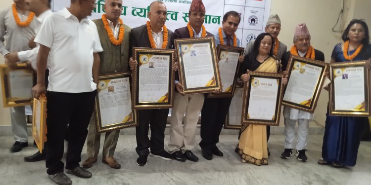 एभरग्रीन वर्ल्डवाइड इन्टर-टेन्मेन्टद्वारा दर्जनौं राष्ट्रिय व्यक्तित्व सम्मानित