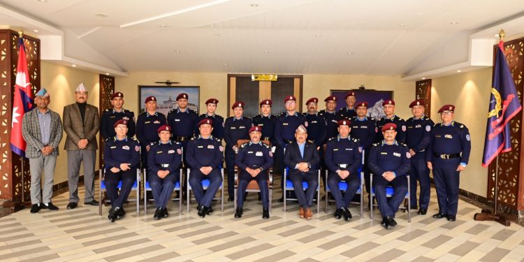 ६ जना प्राविधिक प्रहरी अधिकृतहरू दर्ज्यानी चिन्हद्वारा सुशोभित