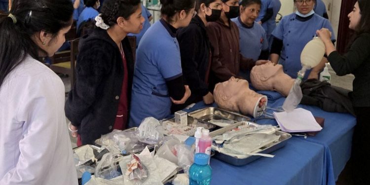 नेपाल मेडिकल कलेजका स्टाफ नर्सलाई क्रिटिकल केयर तालिम