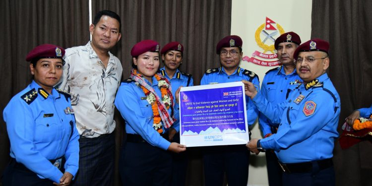 सर्वोच्च शिखर सगरमाथा आरोहण गर्न लागेकी प्रहरी सहायक निरीक्षकलाई शुभकामना तथा ब्यानर हस्तान्तरण