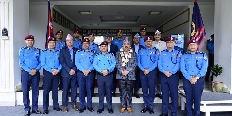 सेवानिवृत्त हुनु भएका प्रहरी अतिरिक्त महानिरीक्षक आचार्यको बिदाई