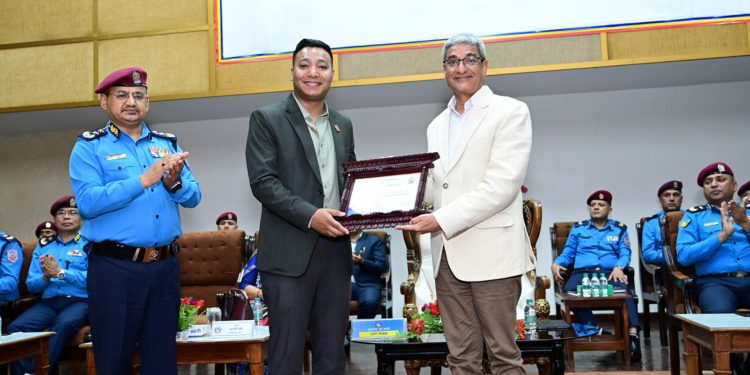 गृहमन्त्री रमेश लेखकबाट अनलाइन ट्राफिक सचेतना कक्षा शुभारम्भ