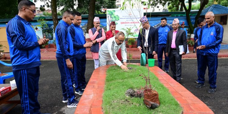 प्रहरी महानिरीक्षक दिपक थापाको प्रमुख आतिथ्यतामा वृक्षारोपण कार्यक्रम सम्पन्न