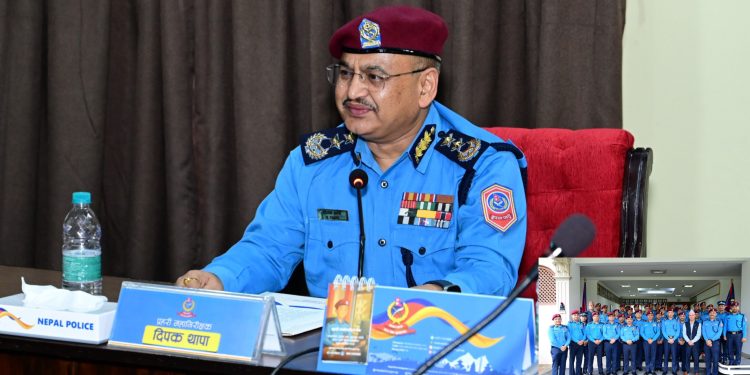 आठ जना प्राविधिक प्रहरी अधिकृतहरू दर्ज्यानी चिन्हद्वारा सुशोभित