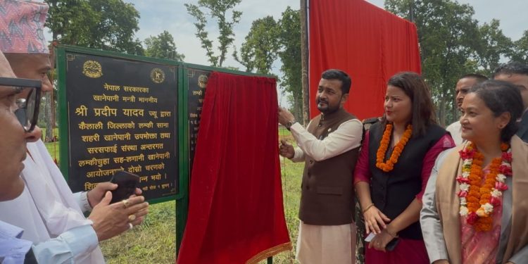 विकासको मार्गमा सरकार जनतासँग काँधमा काँध मिलाएर अगाडि बढ्छ