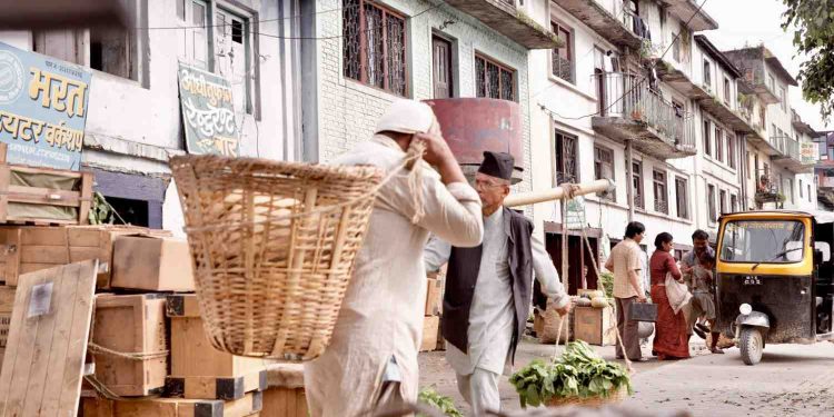 चलचित्र क्याप्टेन साबको सेट तयार