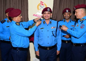 प्रहरी महानिरीक्षक दिपक थापाबाट दर्ज्यानी चिन्ह सुशोभन