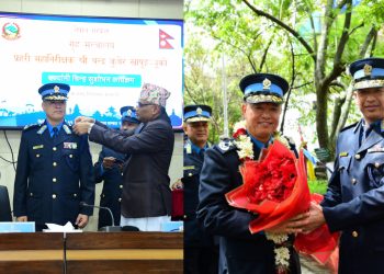 प्रहरी महानिरीक्षक चन्द्र कुबेर खापुङ्गलाई दर्ज्यानी चिन्ह