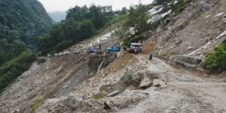 तातोपानीसँग जोड्ने कोदारी राजमार्ग सोमबार दिउँसोदेखि सञ्चालनमा