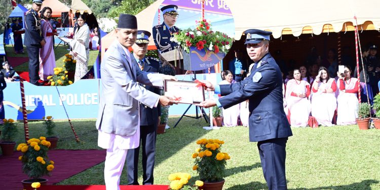 हर चुनौतीलाई अवसरमा बदल्न सक्ने सक्षम प्रहरी नै आजको आवश्यकता गृहमन्त्री ओमप्रकाश अर्याल