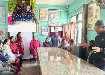 मासिक १०० अभियान नेपालद्वारा आर्थिक रूपमा कमजोर विद्यार्थीहरूलाई न्यानो ज्याकेट वितरण